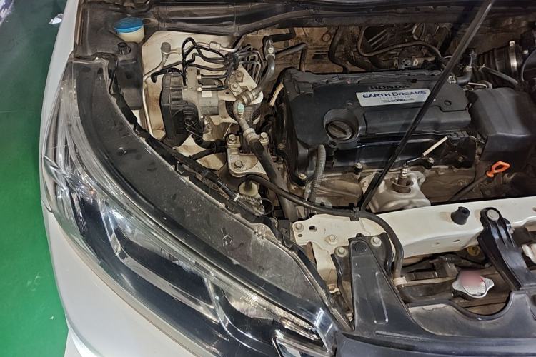 Used Honda CR-V 2015 2.4L four-wheel drive luxury version Engine Bay Right