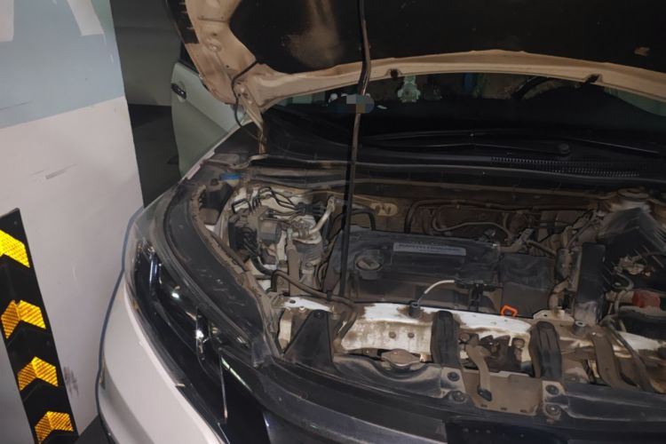 Used Honda CR-V 2015 2.4L two-wheel drive luxury version Engine Bay Right