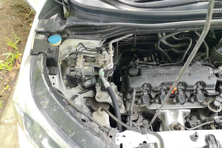 Used Honda CR-V 2015 2.0L two-wheel drive urban version Engine Bay Right