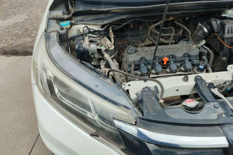 Used Honda CR-V 2015 2.0L two-wheel drive Fashion Edition Engine Bay Right