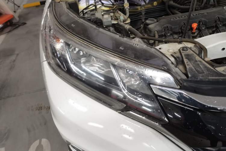 Used Honda CR-V 2015 2.0L two-wheel drive Fashion Edition Engine Bay Right