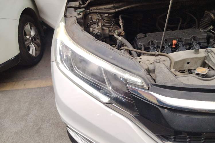 Used Honda CR-V 2015 2.0L two-wheel drive Fashion Edition Engine Bay Right