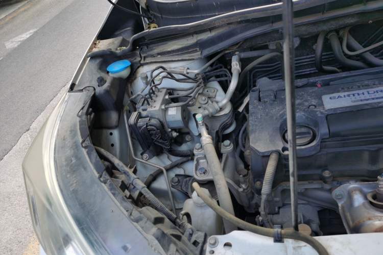 Used Honda CR-V 2015 2.4L two-wheel drive luxury version Engine Bay Right