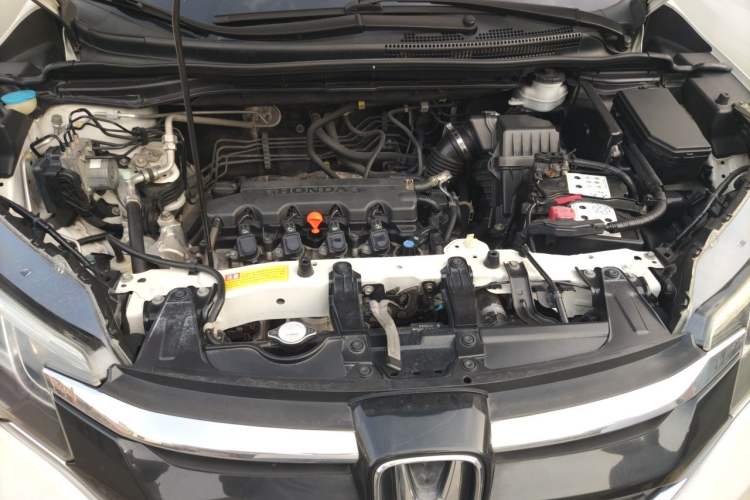 Used Honda CR-V 2015 2.0L two-wheel drive Fashion Edition Engine Bay
