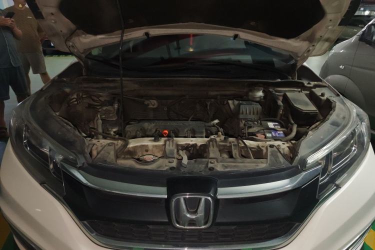 Used Honda CR-V 2015 2.0L two-wheel drive Fashion Edition Engine Bay