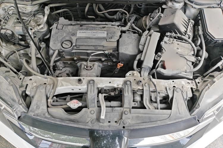 Used Honda CR-V 2015 2.4L two-wheel drive luxury version Engine Bay