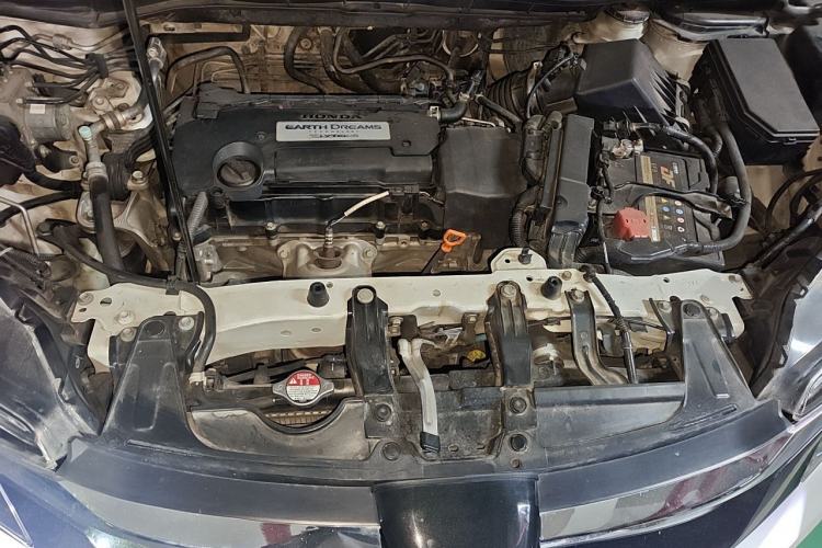 Used Honda CR-V 2015 2.4L four-wheel drive luxury version Engine Bay