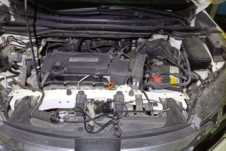 Used Honda CR-V 2015 2.4L two-wheel drive luxury version Engine Bay