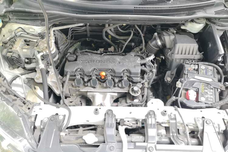 Used Honda CR-V 2015 2.0L two-wheel drive urban version Engine Bay