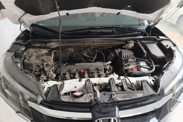 Used Honda CR-V 2015 2.0L two-wheel drive Fashion Edition Engine Bay