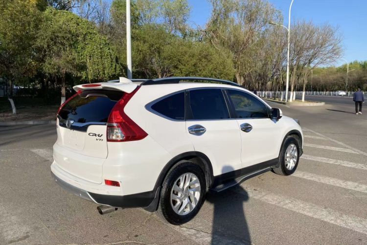 Used Honda CR-V 2015 2.4L two-wheel drive luxury version Exterior 5