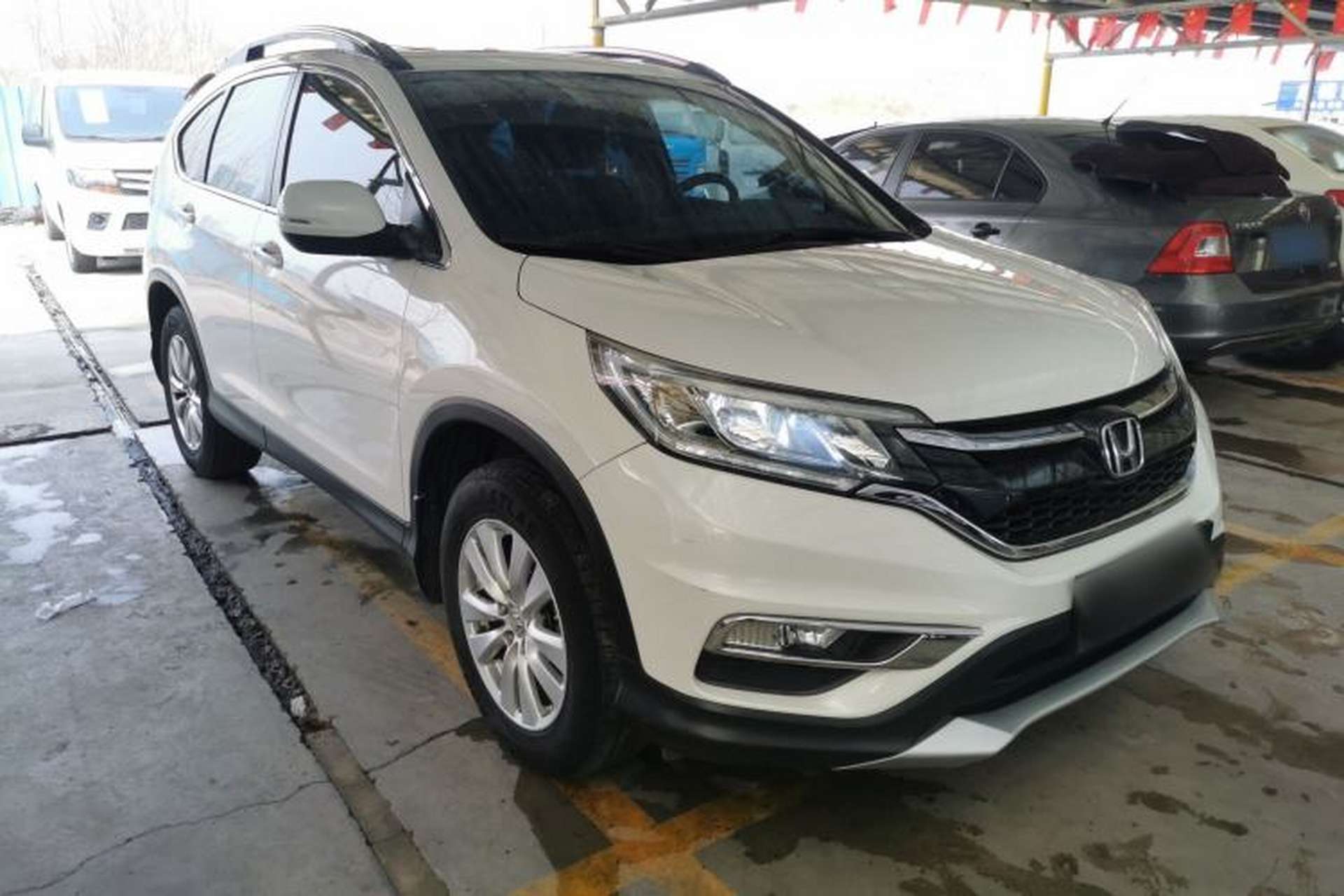 Used Honda CR-V 2015 2.0L two-wheel drive Fashion Edition Front Right 45 Deg