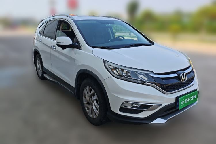 Used Honda CR-V 2015 2.4L two-wheel drive luxury version Front Right 45 Deg