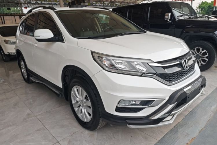 Used Honda CR-V 2015 2.0L two-wheel drive Fashion Edition Front Right 45 Deg