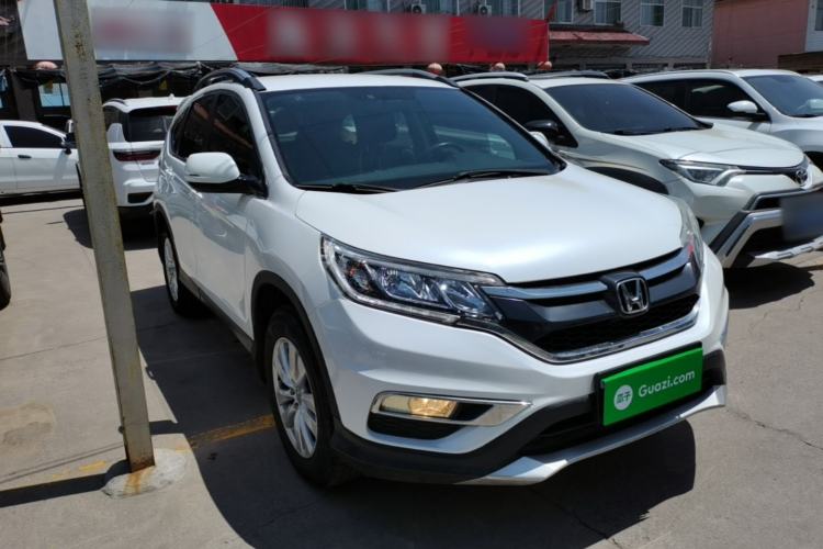 Used Honda CR-V 2015 2.0L two-wheel drive urban version Front Right 45 Deg