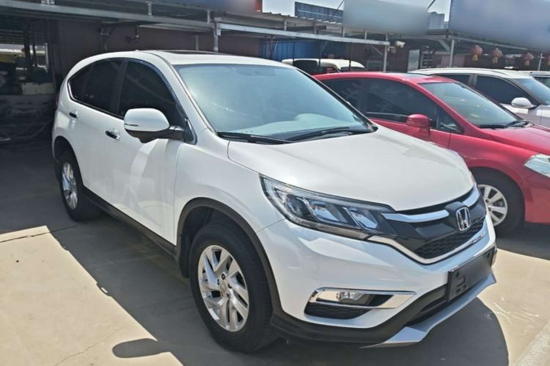 Used Honda CR-V 2015 2.4L two-wheel drive luxury version Front Right 45 Deg