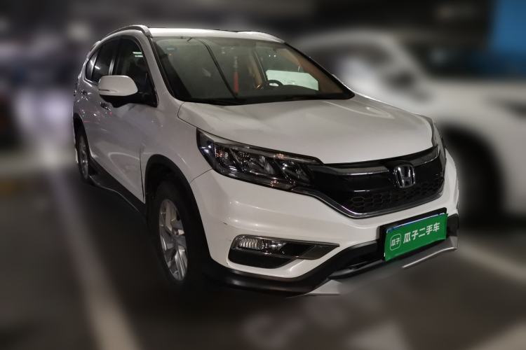 Used Honda CR-V 2015 2.4L two-wheel drive luxury version Front Right 45 Deg