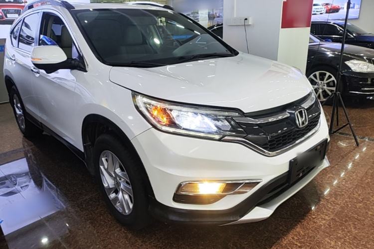 Used Honda CR-V 2015 2.4L two-wheel drive luxury version Front Right 45 Deg