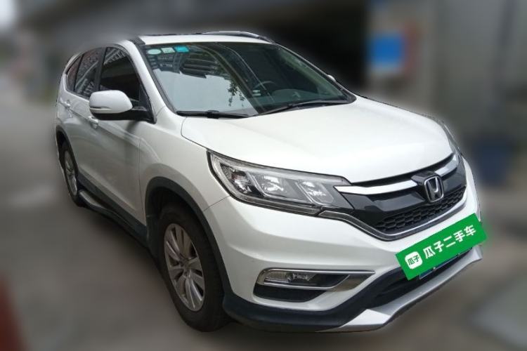 Used Honda CR-V 2015 2.0L two-wheel drive Fashion Edition Front Right 45 Deg