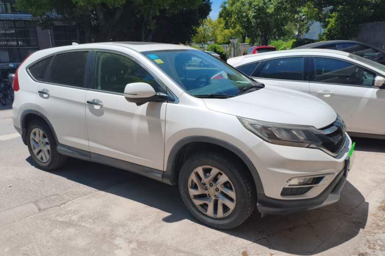 Used Honda CR-V 2015 2.4L two-wheel drive luxury version Front Right 45 Deg