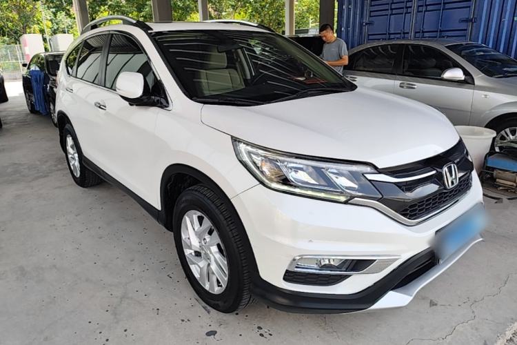 Used Honda CR-V 2015 2.4L two-wheel drive luxury version Front Right 45 Deg