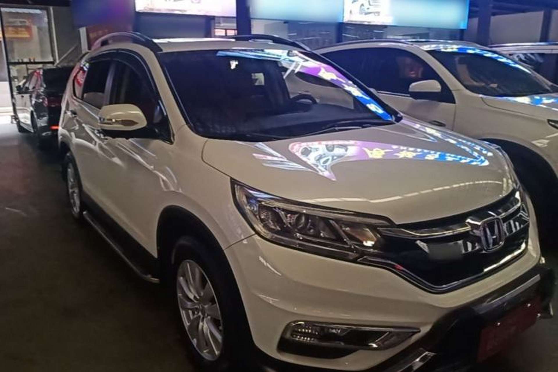 Used Honda CR-V 2015 2.0L two-wheel drive Fashion Edition Front Right 45 Deg
