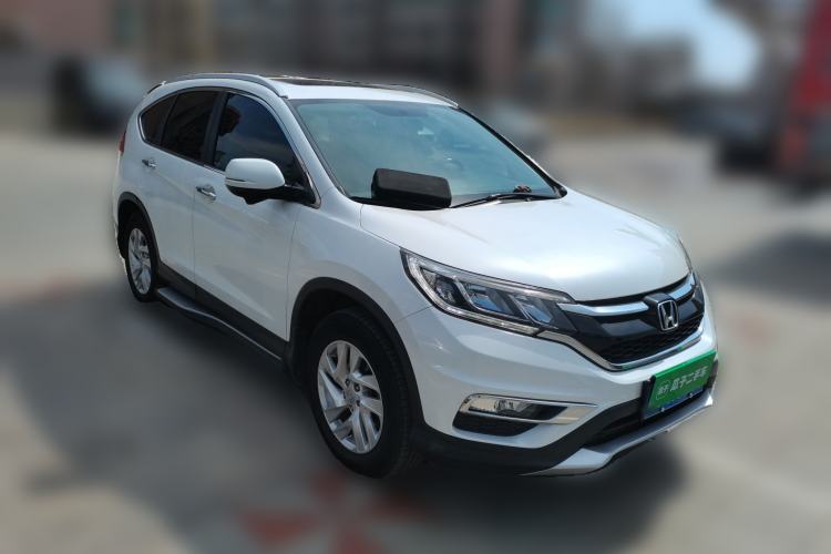 Used Honda CR-V 2015 2.4L two-wheel drive luxury version Front Right 45 Deg