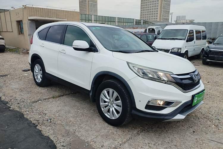 Used Honda CR-V 2015 2.0L two-wheel drive Fashion Edition Front Right 45 Deg
