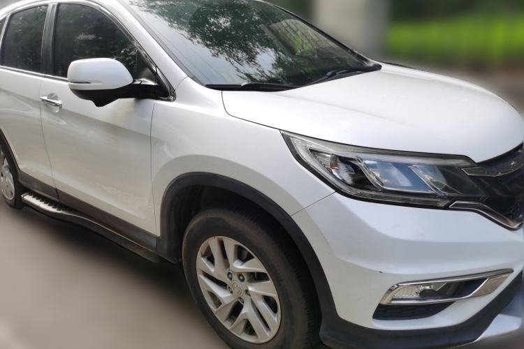 Used Honda CR-V 2015 2.4L two-wheel drive luxury version Front Right 45 Deg