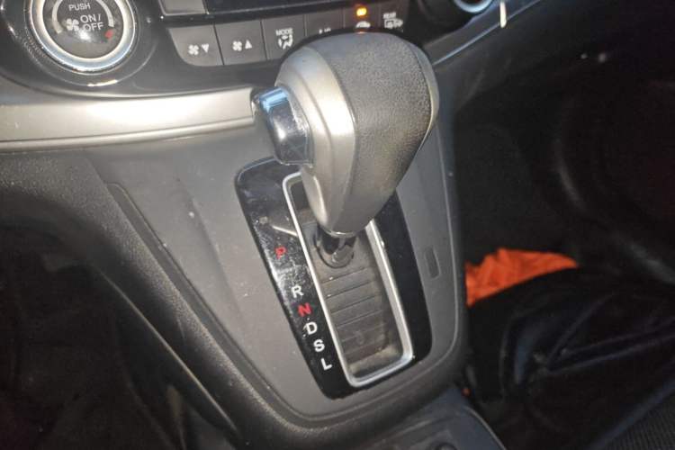 Used Honda CR-V 2015 2.4L two-wheel drive luxury version Gear Lever
