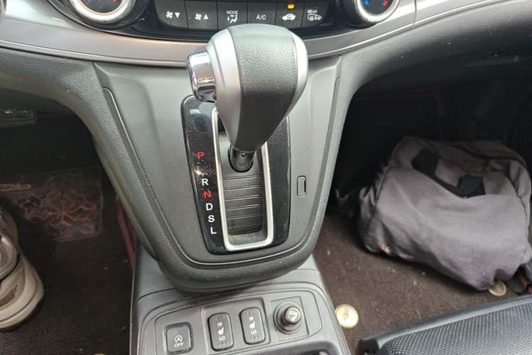 Used Honda CR-V 2015 2.4L two-wheel drive luxury version Gear Lever