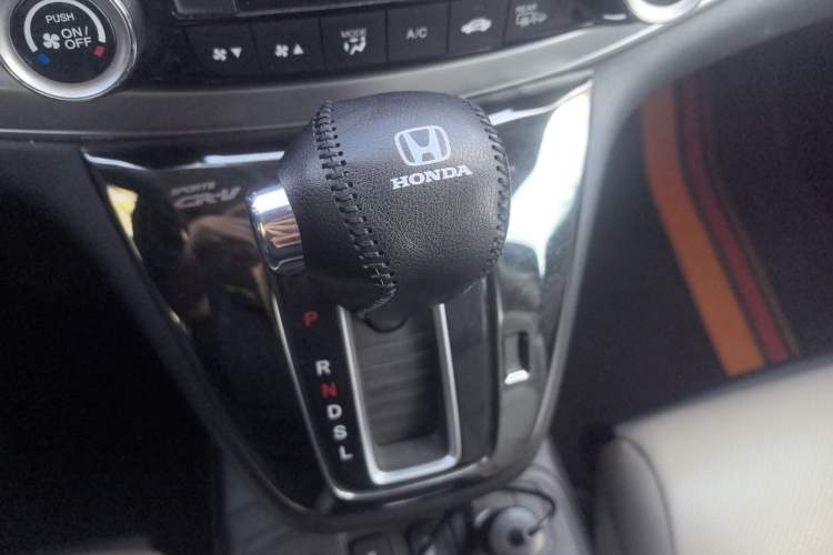 Used Honda CR-V 2015 2.4L four-wheel drive luxury version Gear Lever