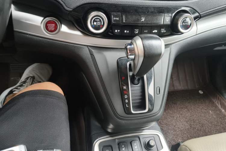 Used Honda CR-V 2015 2.4L two-wheel drive luxury version Gear Lever