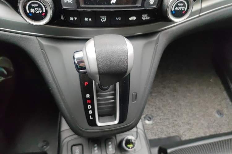 Used Honda CR-V 2015 2.4L four-wheel drive luxury version Gear Lever