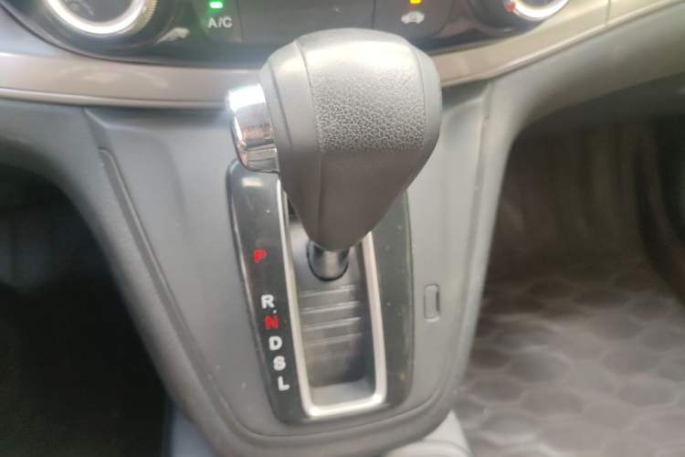 Used Honda CR-V 2015 2.0L two-wheel drive urban version Gear Lever