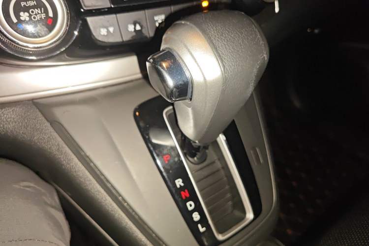 Used Honda CR-V 2015 2.4L two-wheel drive luxury version Gear Lever