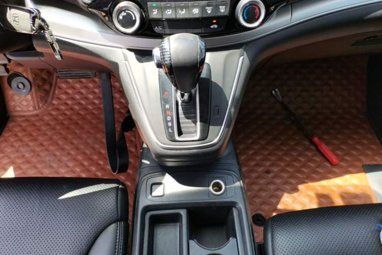 Used Honda CR-V 2015 2.0L two-wheel drive urban version Gear Lever
