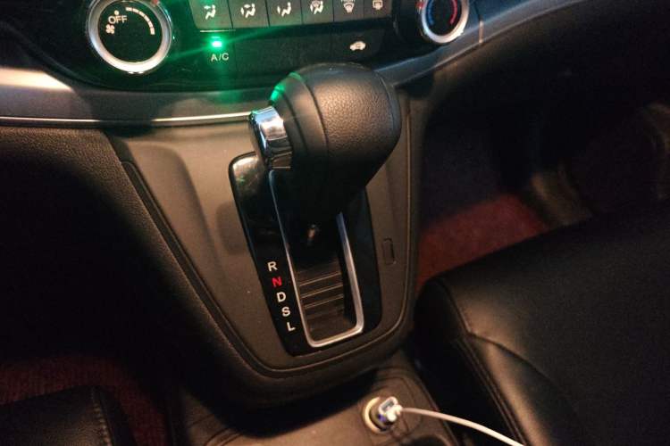 Used Honda CR-V 2015 2.0L two-wheel drive urban version Gear Lever