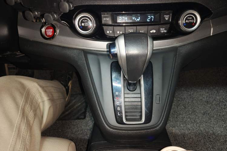 Used Honda CR-V 2015 2.4L four-wheel drive luxury version Gear Lever