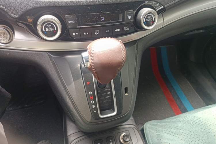Used Honda CR-V 2015 2.4L four-wheel drive luxury version Gear Lever