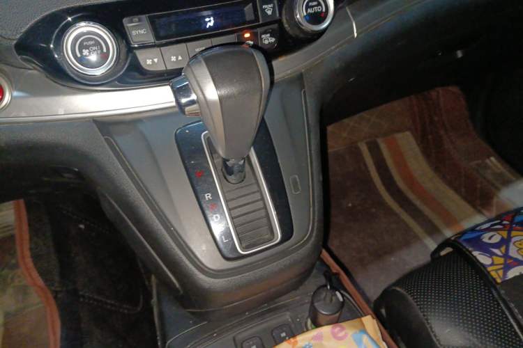 Used Honda CR-V 2015 2.4L four-wheel drive luxury version Gear Lever