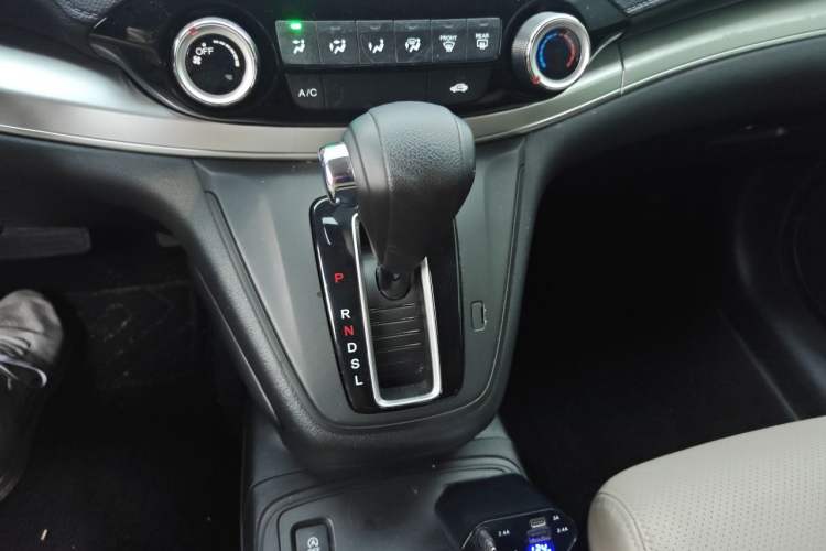 Used Honda CR-V 2015 2.0L two-wheel drive urban version Gear Lever