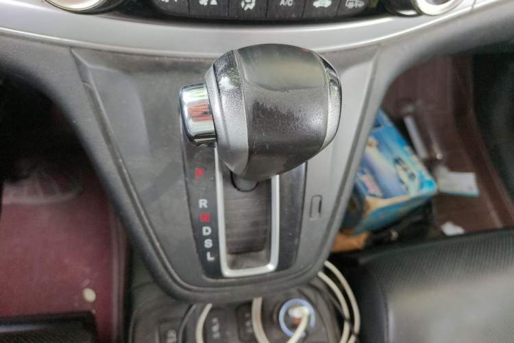 Used Honda CR-V 2015 2.4L four-wheel drive luxury version Gear Lever