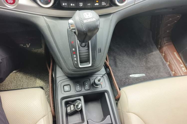 Used Honda CR-V 2015 2.4L four-wheel drive luxury version Gear Lever