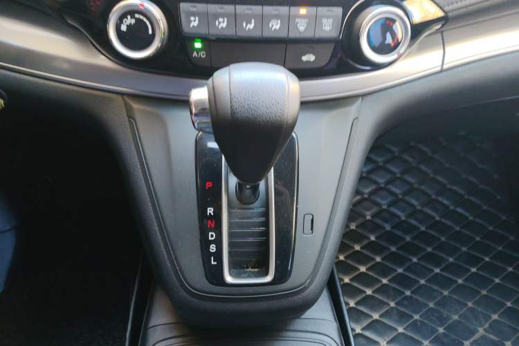 Used Honda CR-V 2015 2.0L two-wheel drive urban version Gear Lever