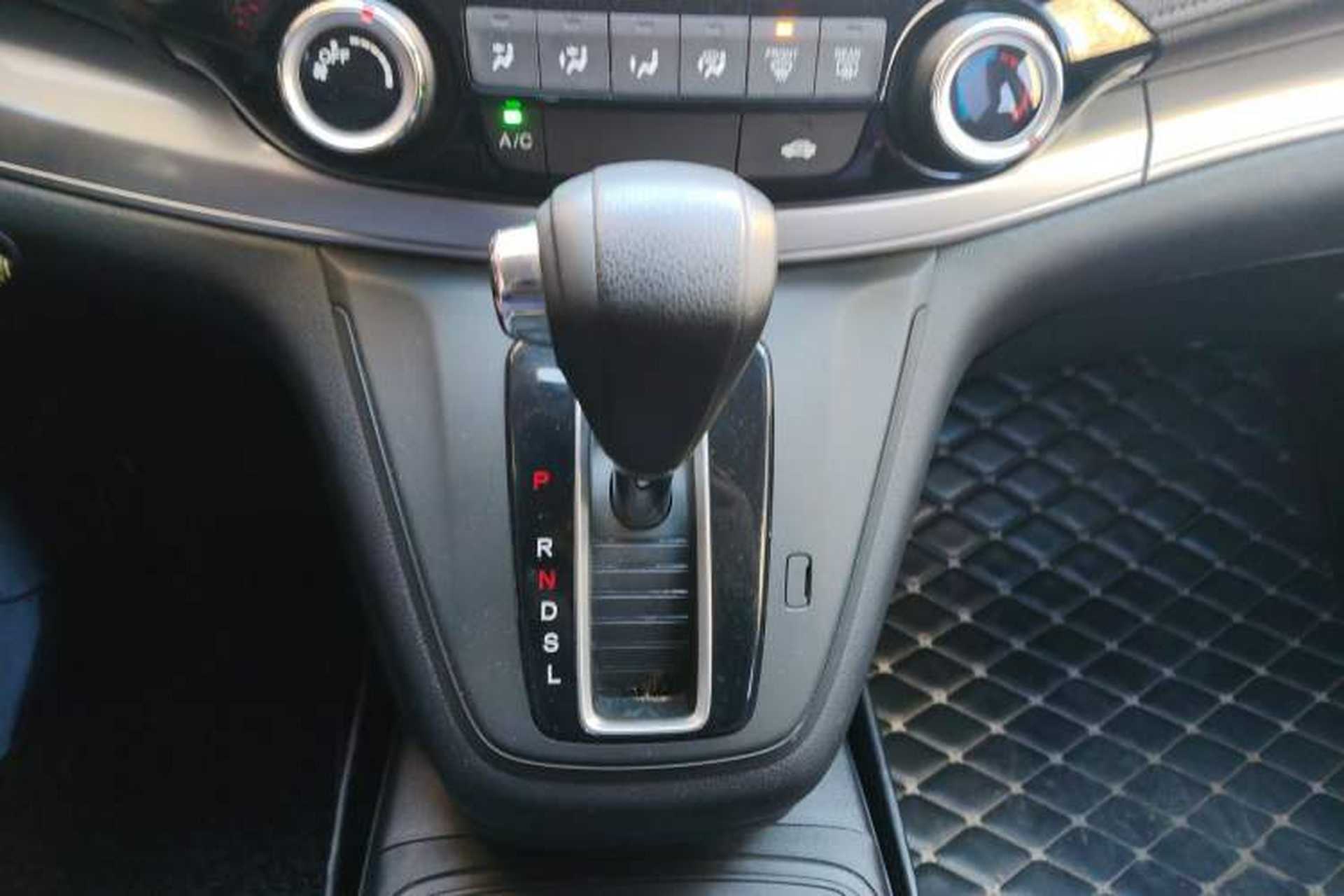 Used Honda CR-V 2015 2.0L two-wheel drive urban version Gear Lever