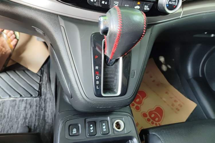 Used Honda CR-V 2015 2.4L two-wheel drive luxury version Gear Lever