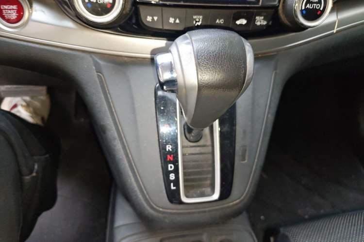 Used Honda CR-V 2015 2.4L two-wheel drive luxury version Gear Lever