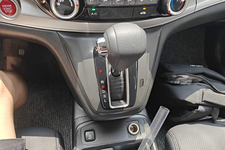 Used Honda CR-V 2015 2.0L two-wheel drive Fashion Edition Gear Lever
