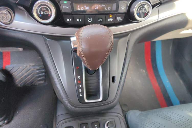 Used Honda CR-V 2015 2.4L four-wheel drive luxury version Gear Lever